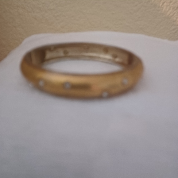 Goldtone & Rhinestone bangle - Picture 3 of 6